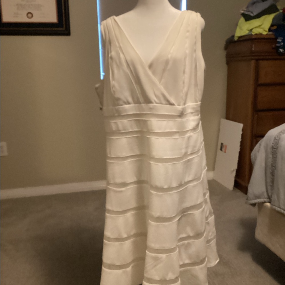 Chic Sleeveless Cream Dress